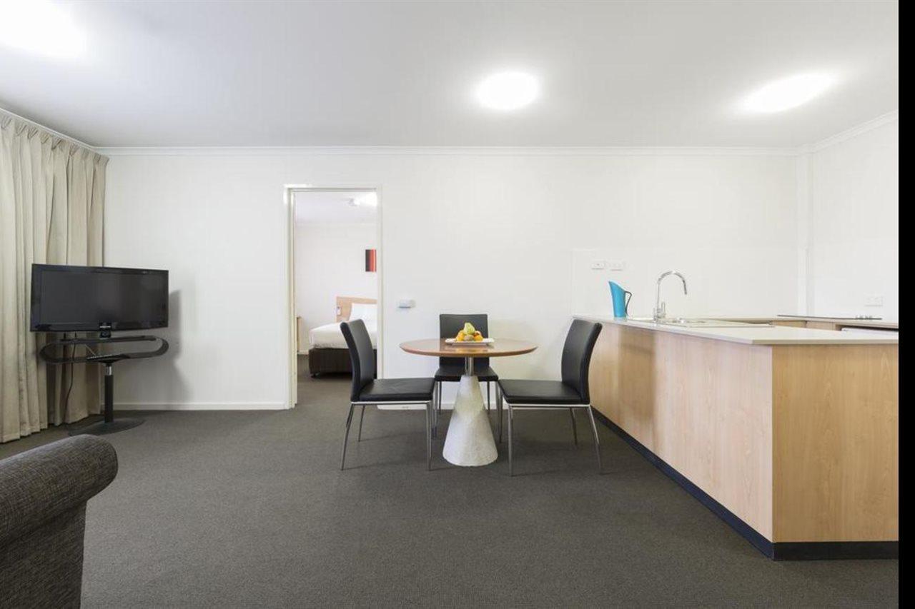 Ramada Encore By Wyndham Belconnen Canberra Exterior photo