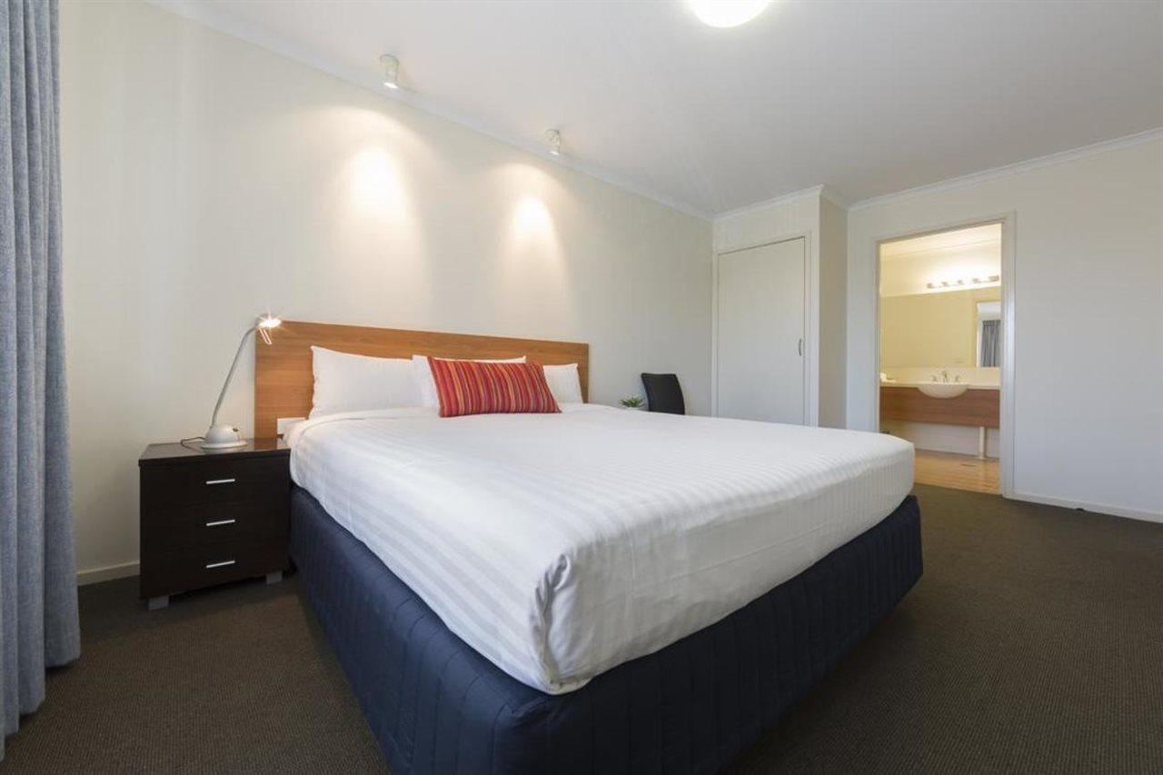 Ramada Encore By Wyndham Belconnen Canberra Exterior photo