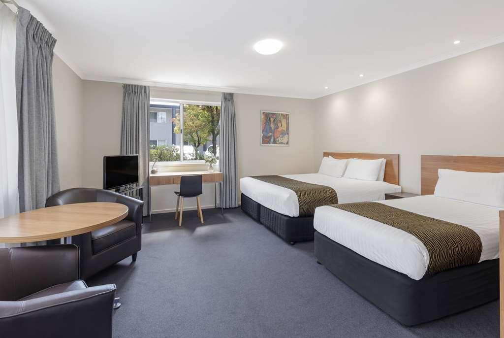 Ramada Encore By Wyndham Belconnen Canberra Room photo