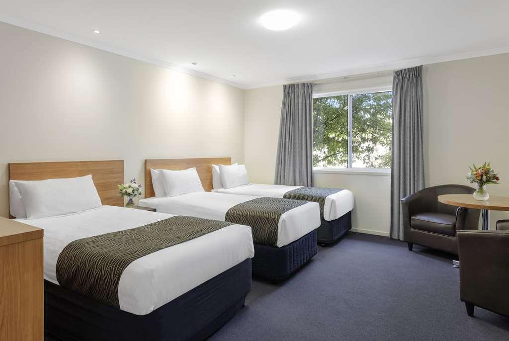 Ramada Encore By Wyndham Belconnen Canberra Room photo