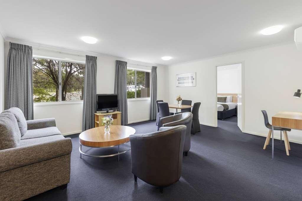 Ramada Encore By Wyndham Belconnen Canberra Room photo