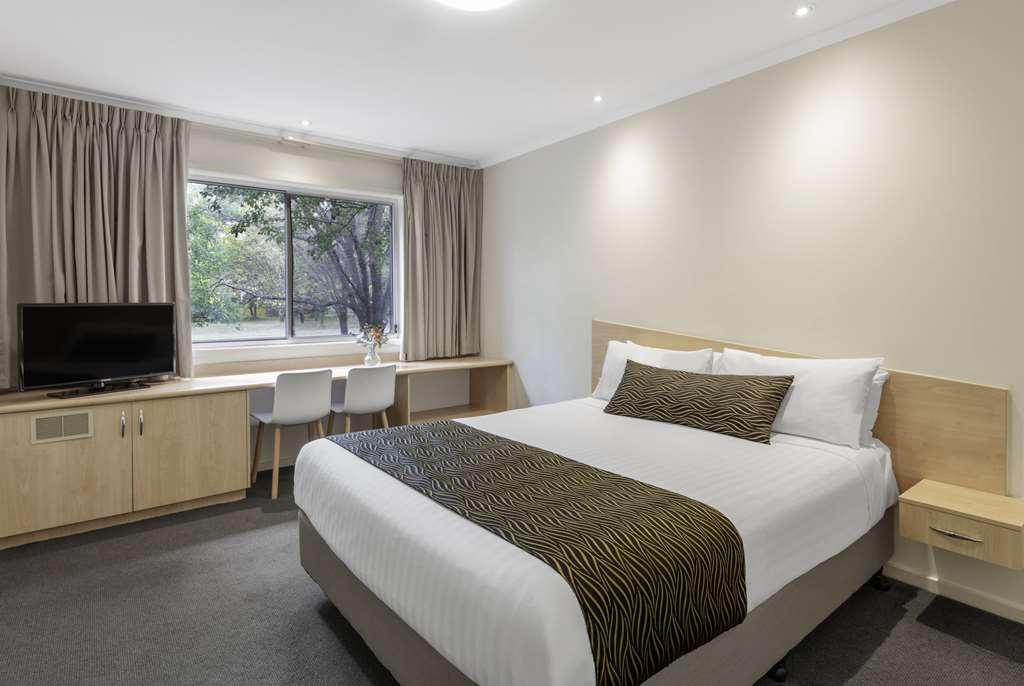 Ramada Encore By Wyndham Belconnen Canberra Room photo