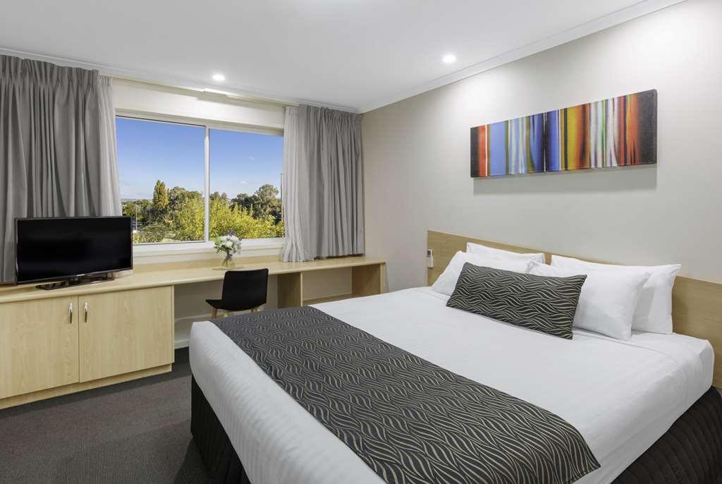 Ramada Encore By Wyndham Belconnen Canberra Room photo