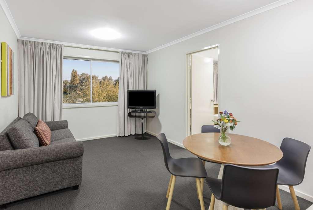 Ramada Encore By Wyndham Belconnen Canberra Room photo