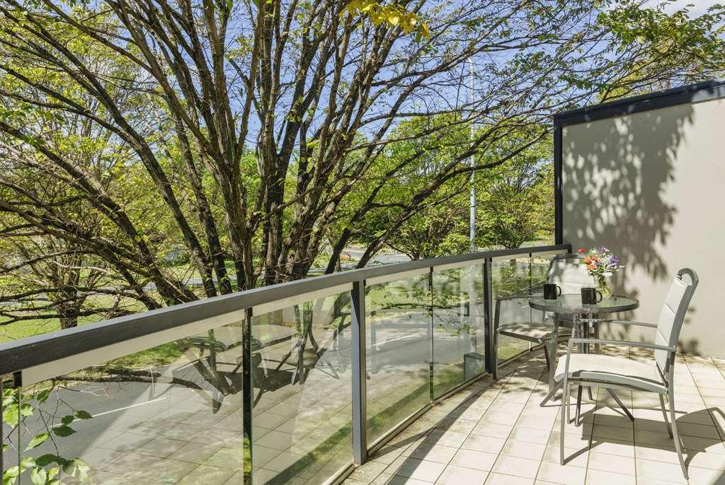 Ramada Encore By Wyndham Belconnen Canberra Room photo