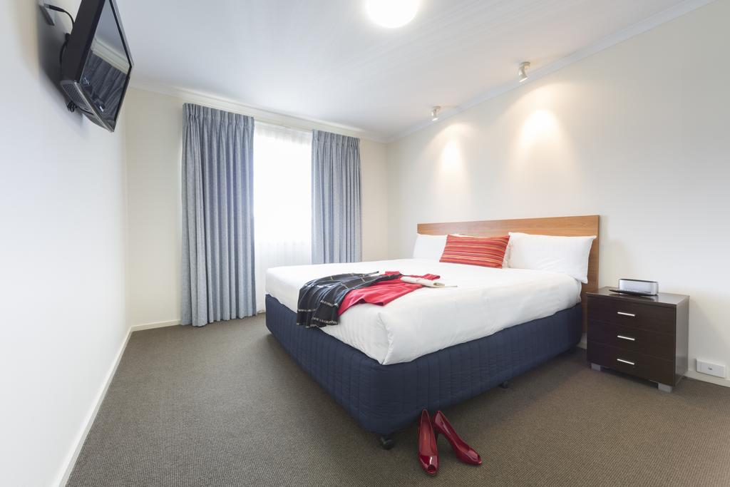 Ramada Encore By Wyndham Belconnen Canberra Exterior photo