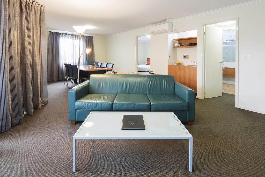 Ramada Encore By Wyndham Belconnen Canberra Exterior photo