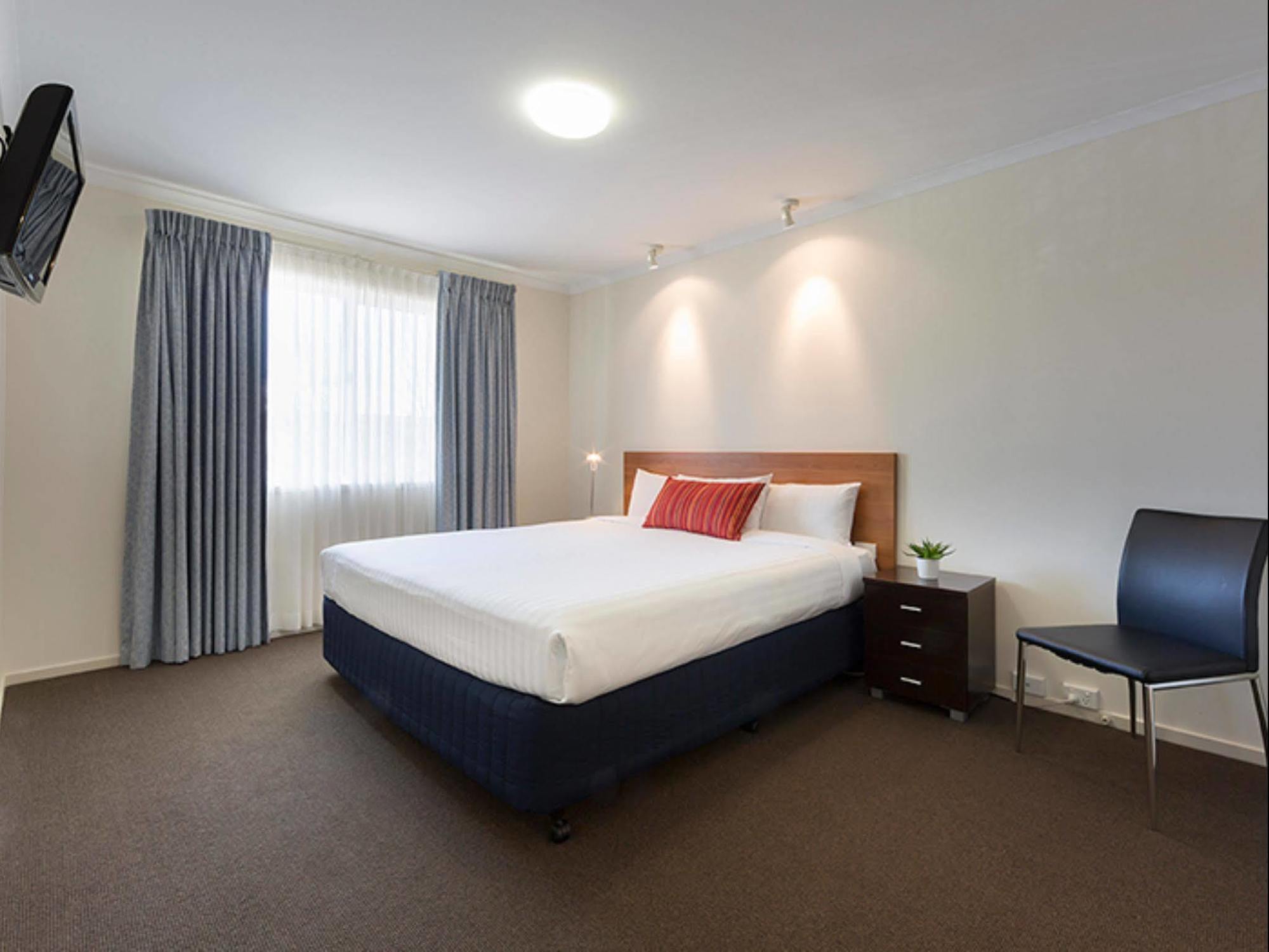 Ramada Encore By Wyndham Belconnen Canberra Exterior photo