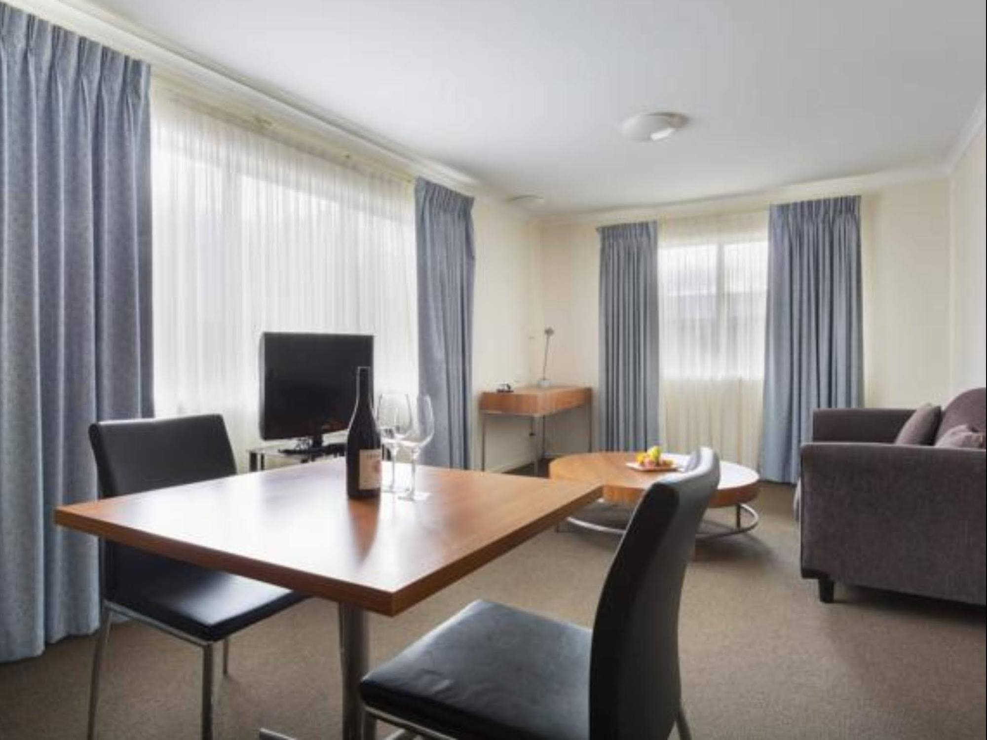 Ramada Encore By Wyndham Belconnen Canberra Exterior photo