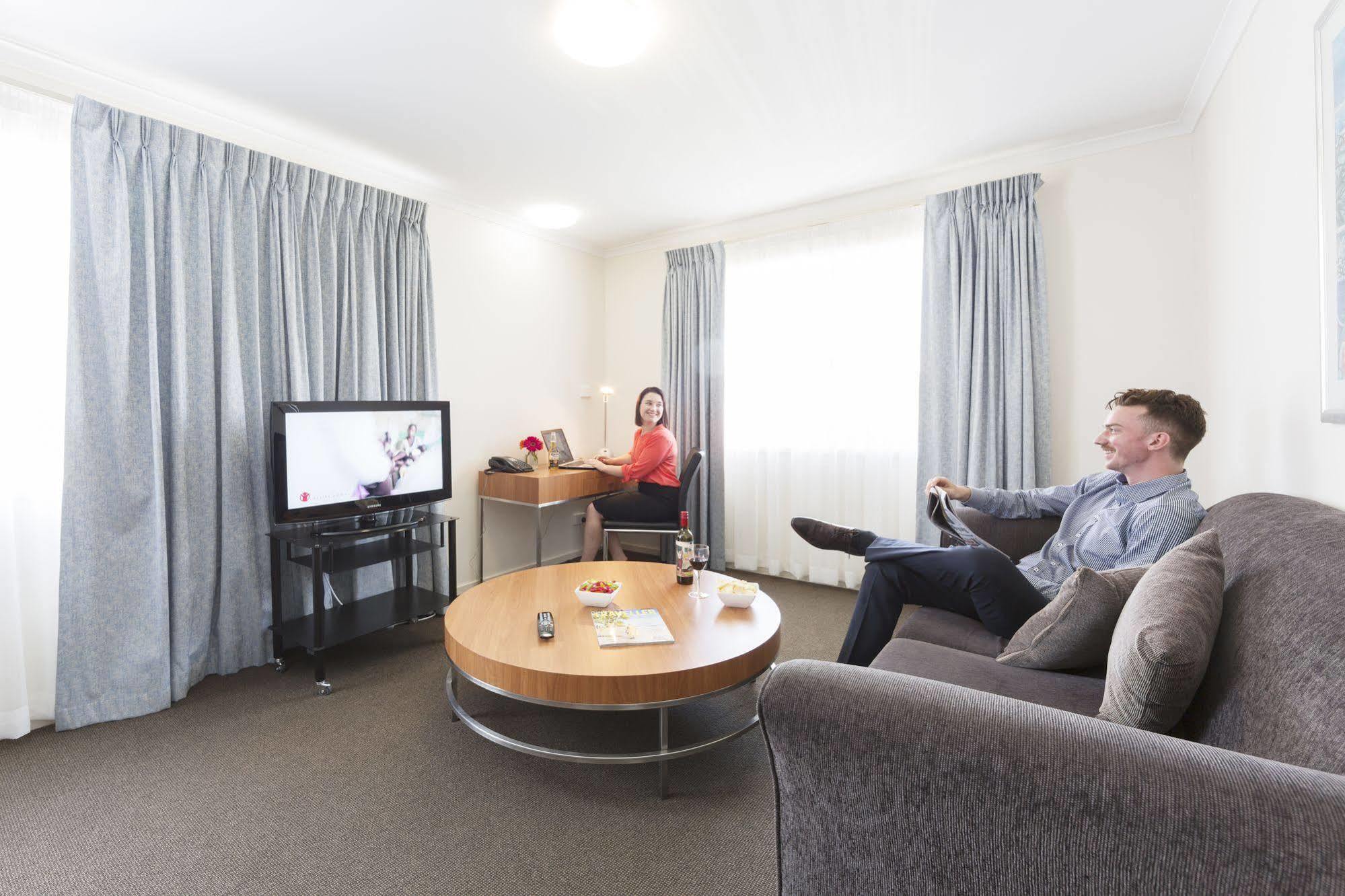 Ramada Encore By Wyndham Belconnen Canberra Exterior photo