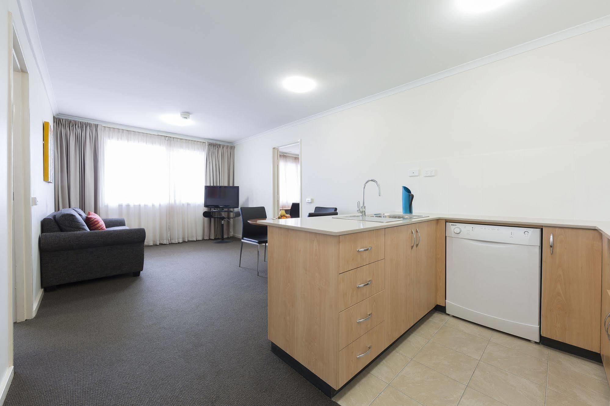 Ramada Encore By Wyndham Belconnen Canberra Exterior photo