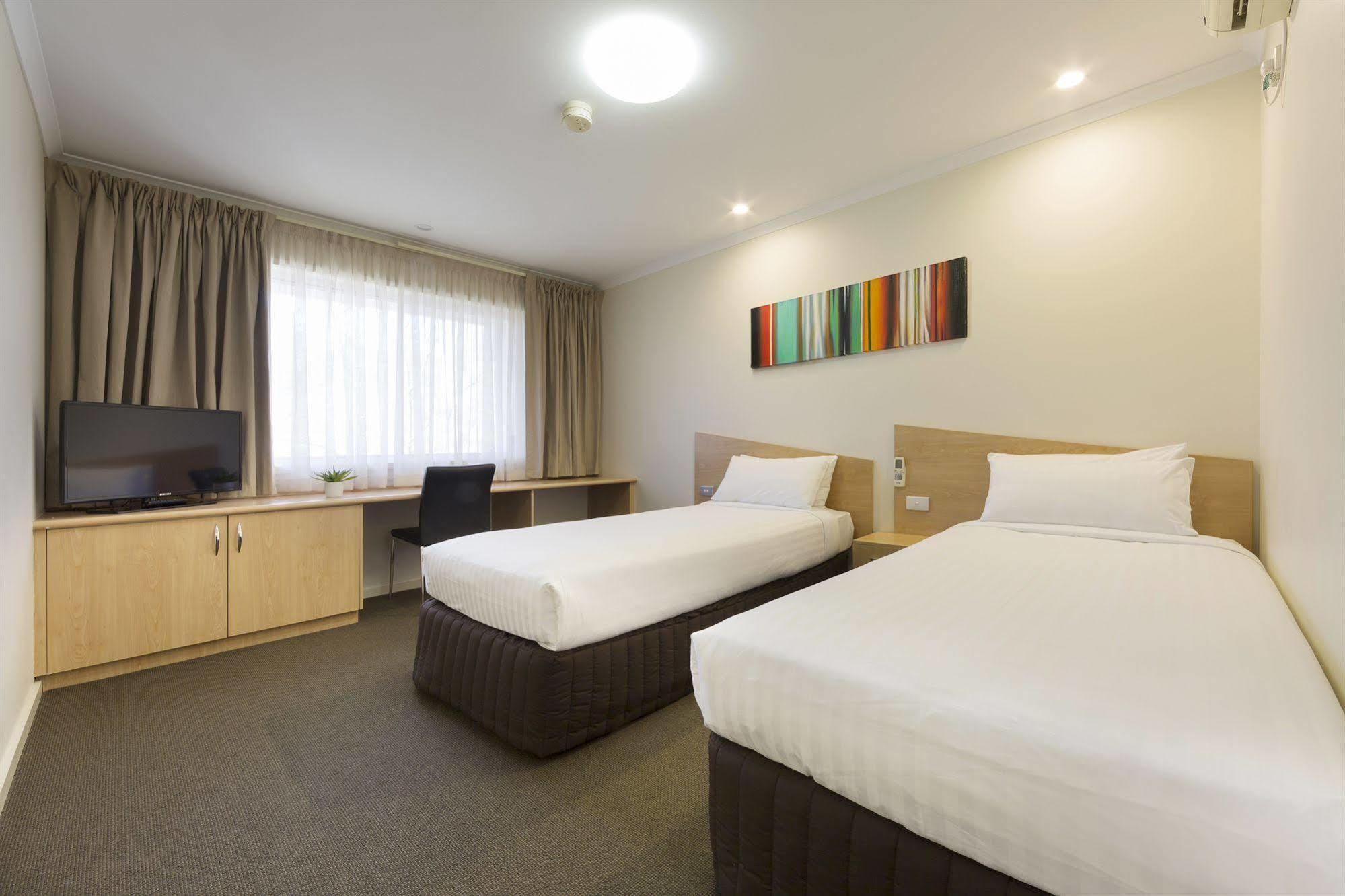 Ramada Encore By Wyndham Belconnen Canberra Exterior photo