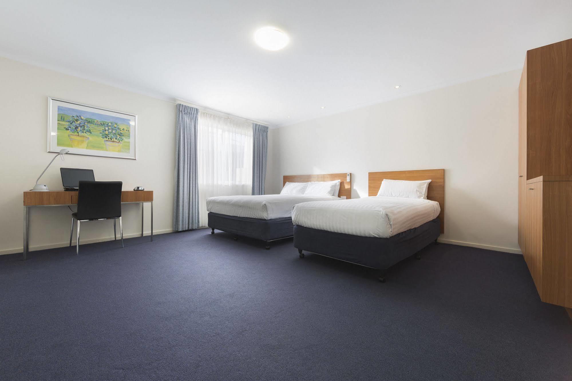 Ramada Encore By Wyndham Belconnen Canberra Exterior photo