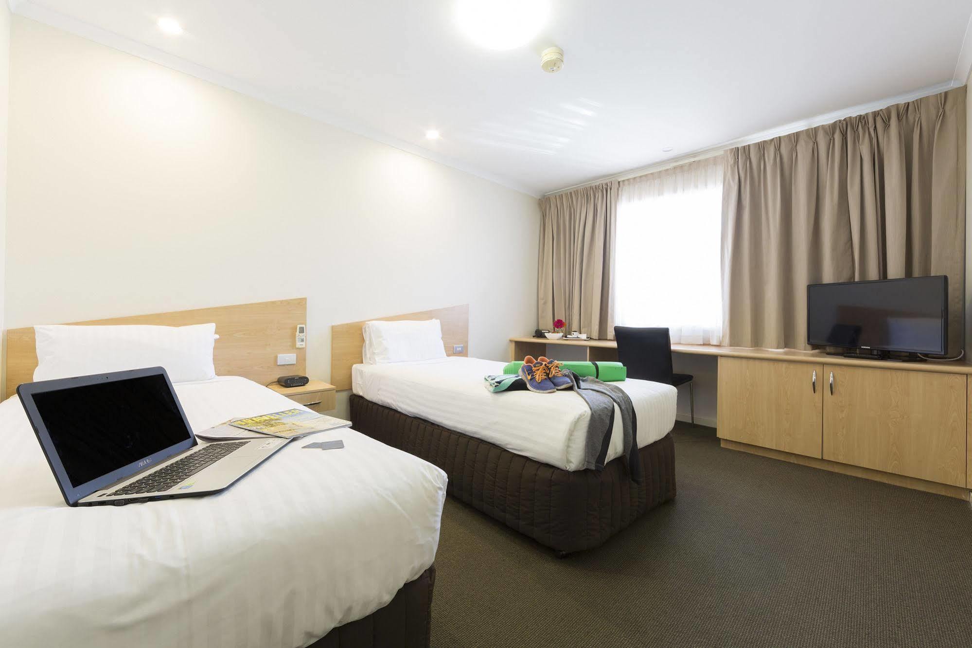Ramada Encore By Wyndham Belconnen Canberra Exterior photo