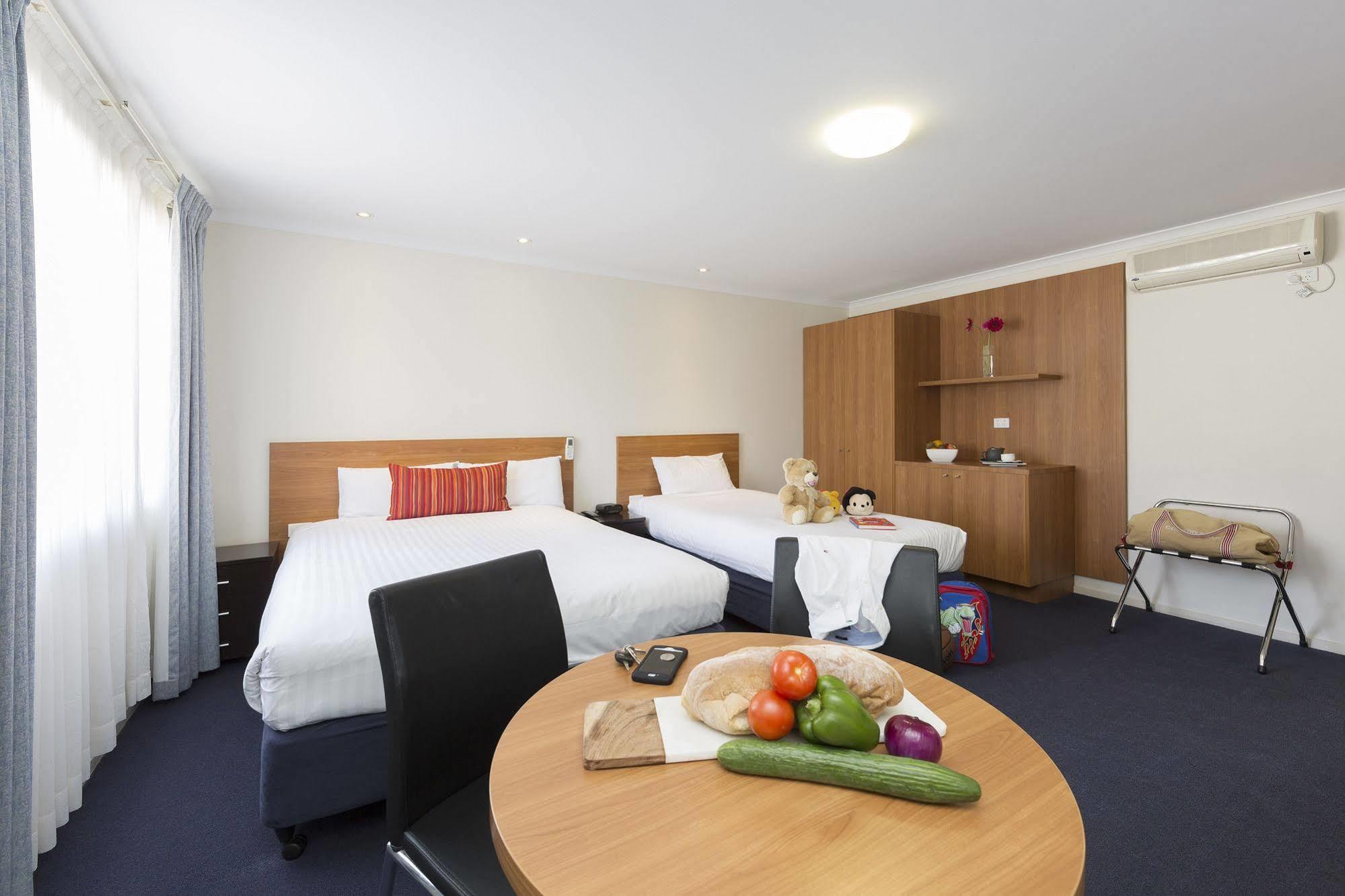 Ramada Encore By Wyndham Belconnen Canberra Exterior photo