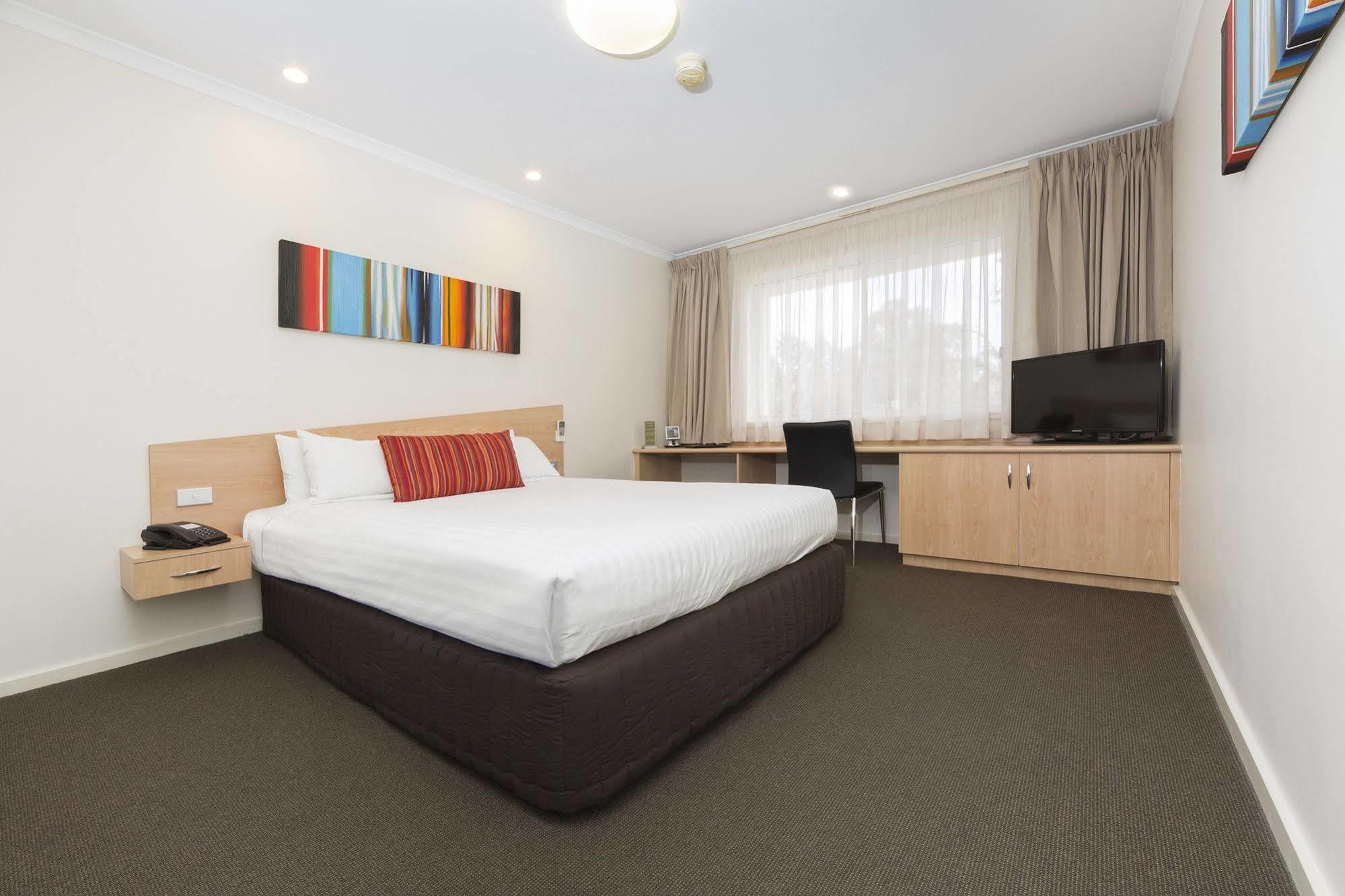 Ramada Encore By Wyndham Belconnen Canberra Exterior photo