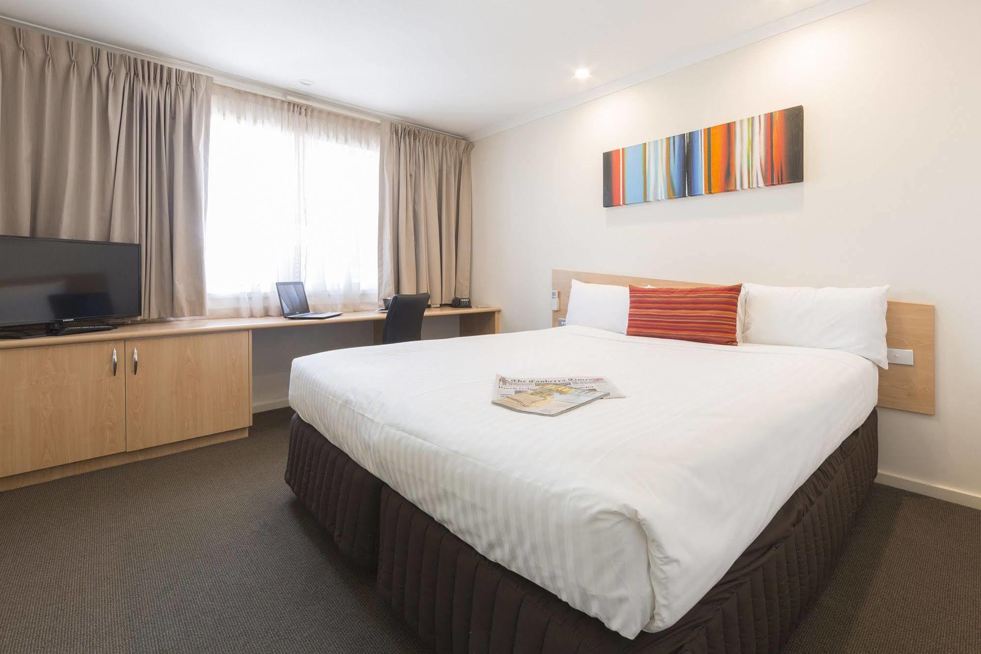 Ramada Encore By Wyndham Belconnen Canberra Exterior photo